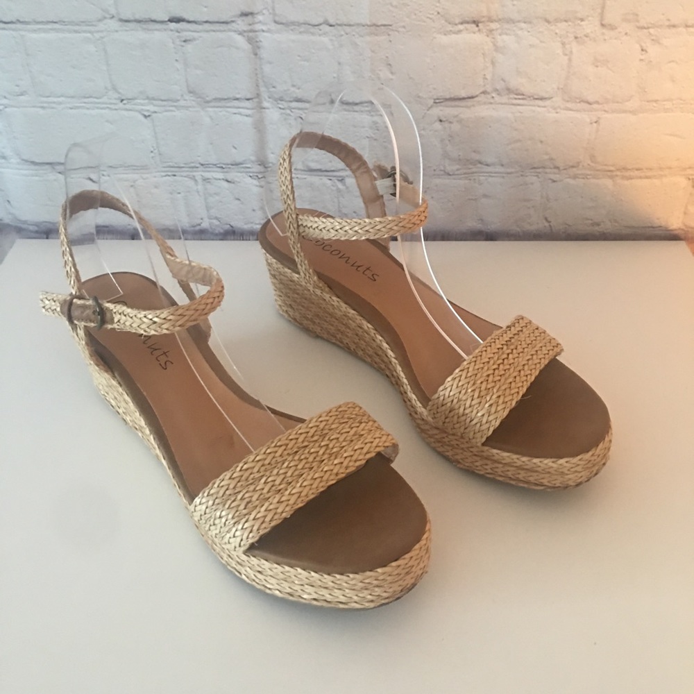 COCONUT Platform Sandals SZ 10 or 10.5